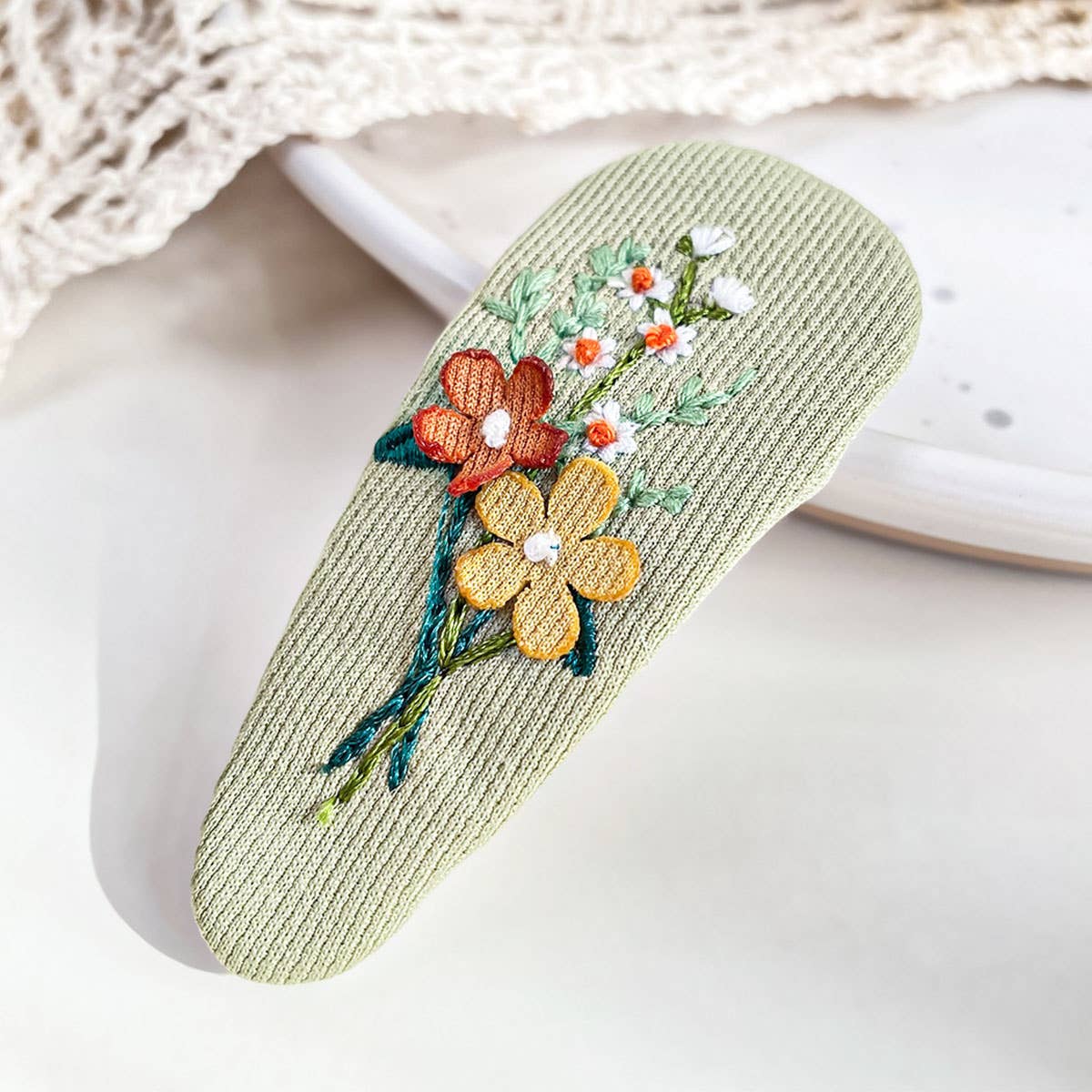 Three-dimensional hair clips fabric embroidery
