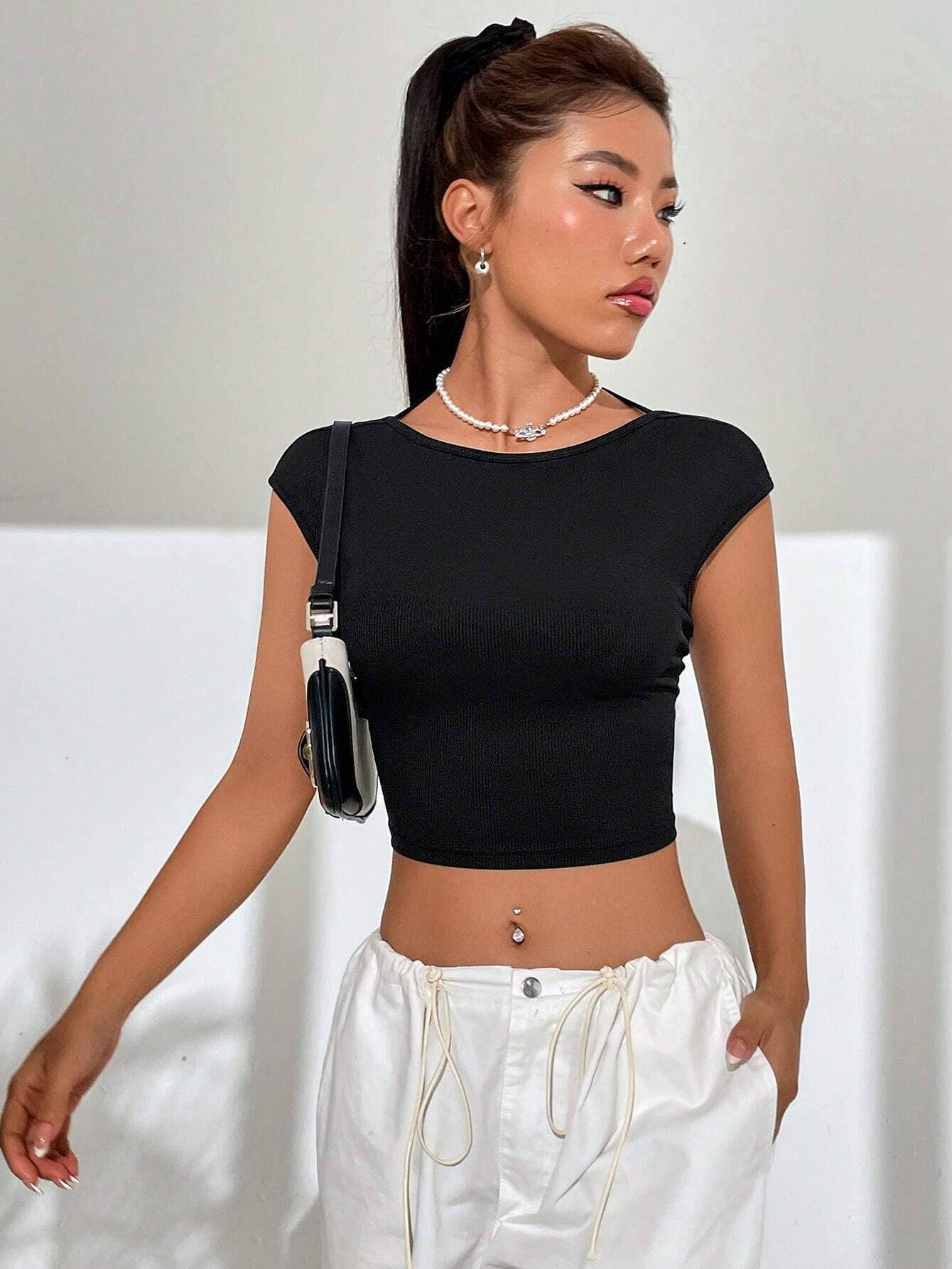Solid color backless design short T-shirt top