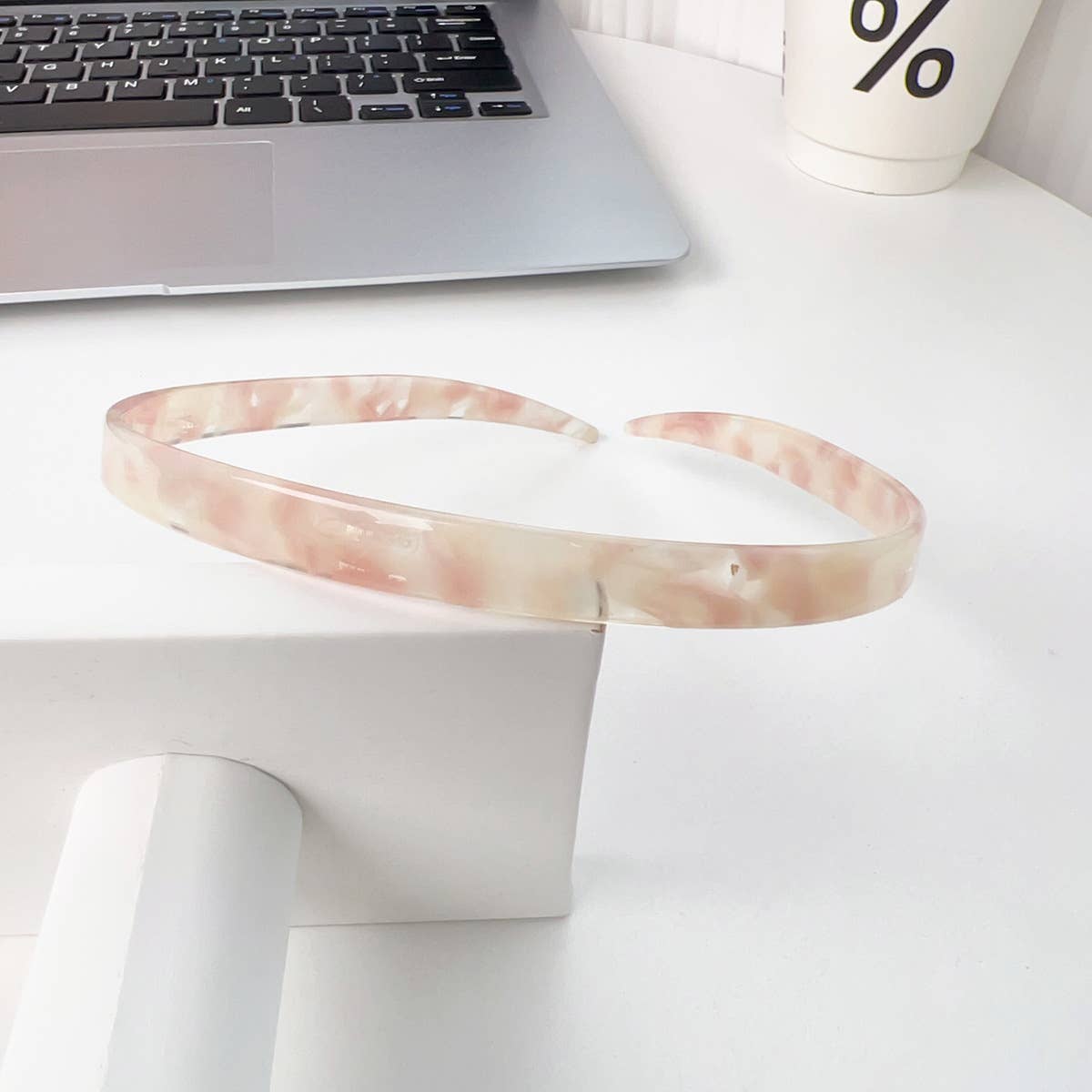 High-end sunglasses and acetic acid hair band