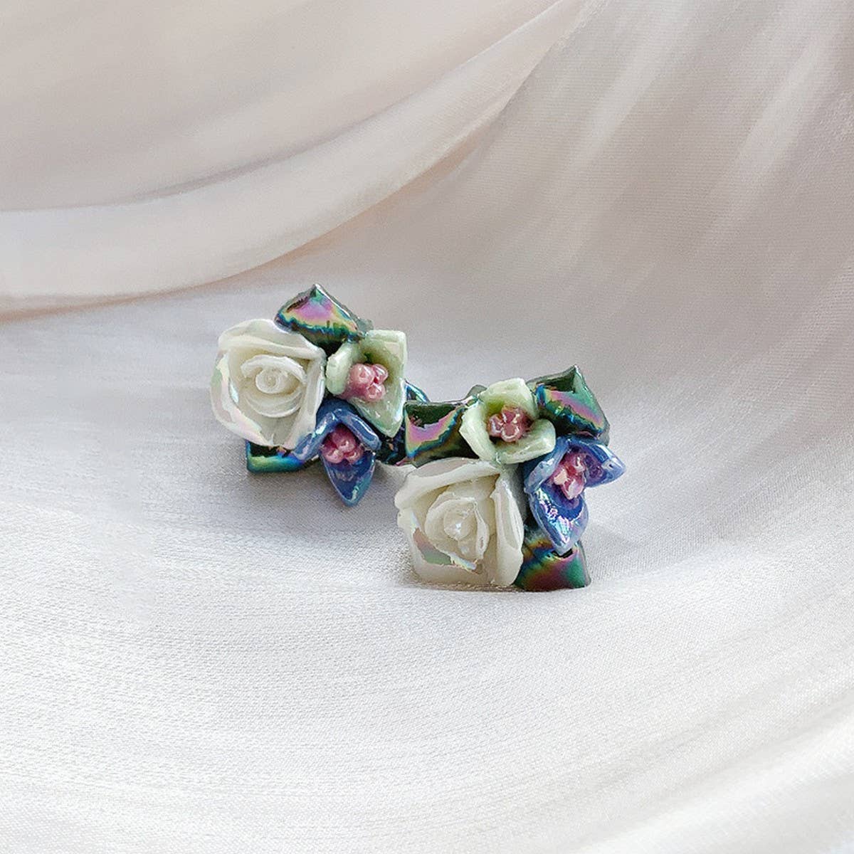 VINTAGE ART CAMELLIA FOREST EARRINGS