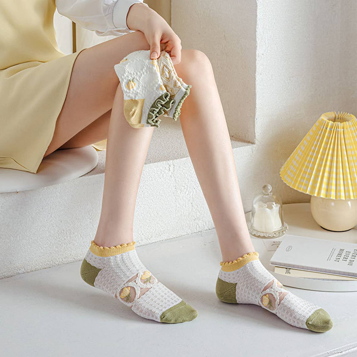 SUMMER GLASS SILK CARTOON FLOWER BOAT SOCKS_CWMS0531