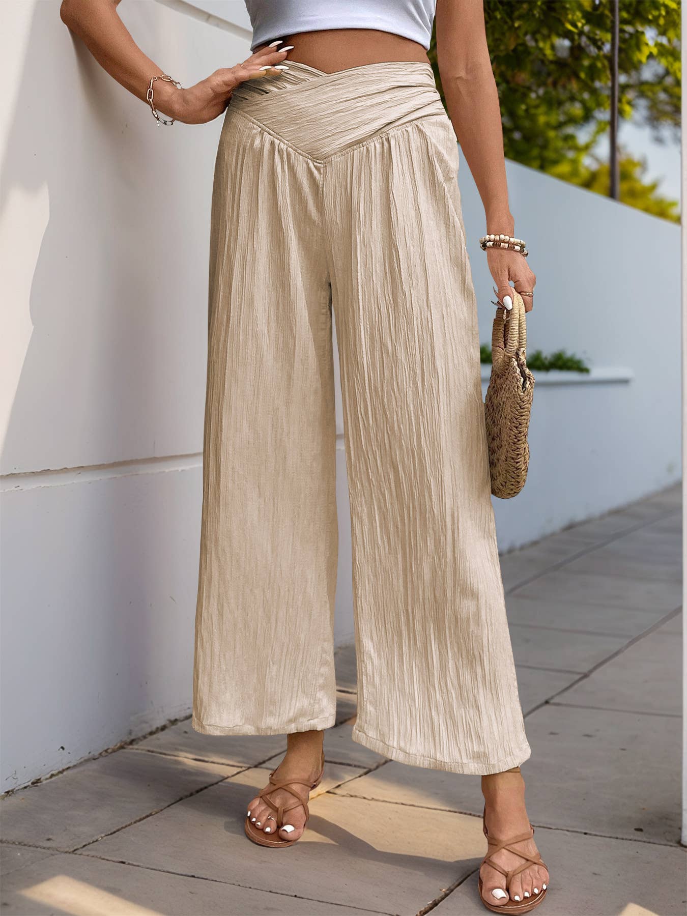 High-waisted solid color nine-inch pants