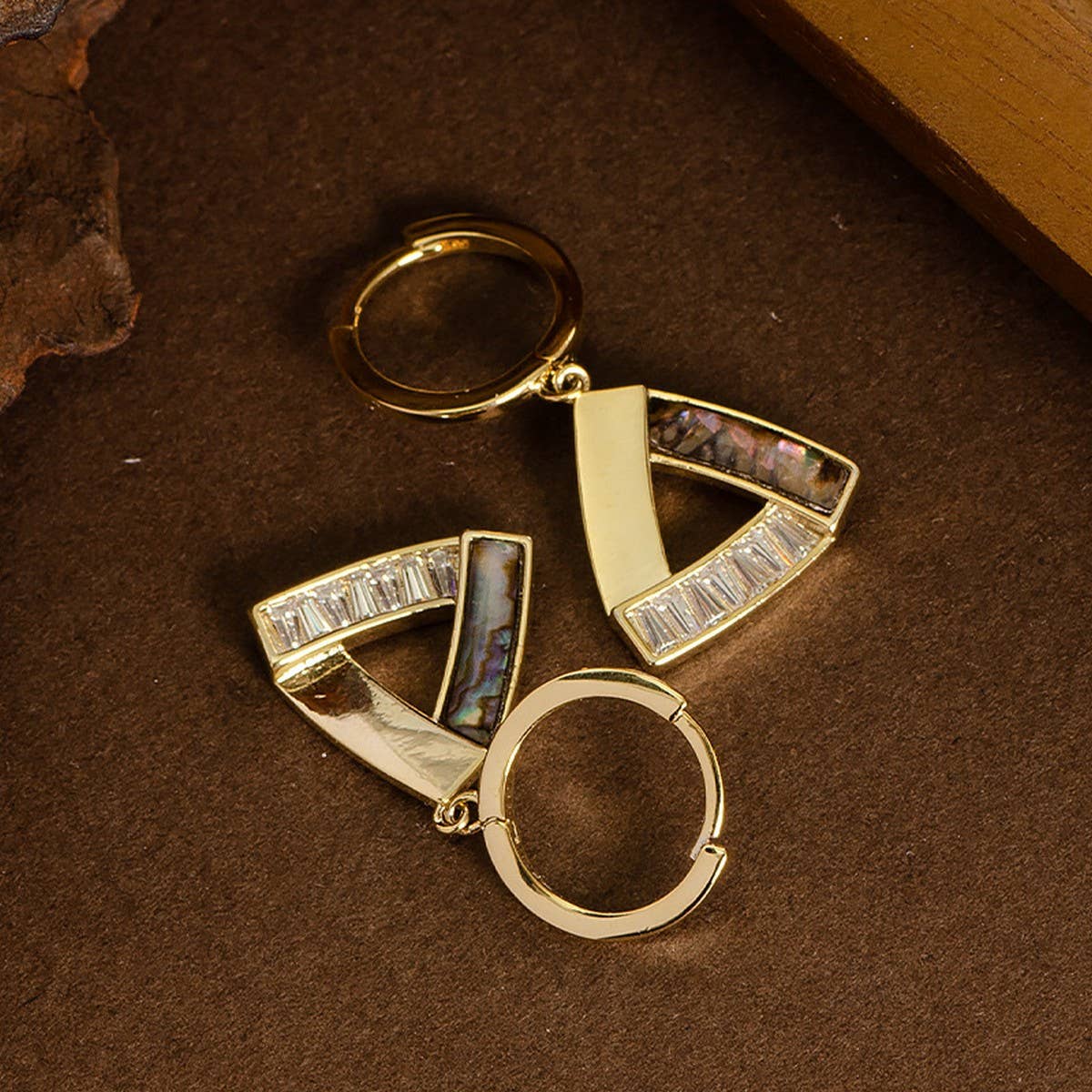 NATURAL ABALONE ZIRCON MOTHER-OF-PEARL EARRINGS