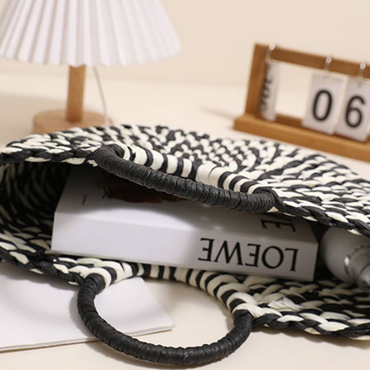 HALF ROUND SHOULDER BEACH TOTE STRAW BAG_CWAB1868