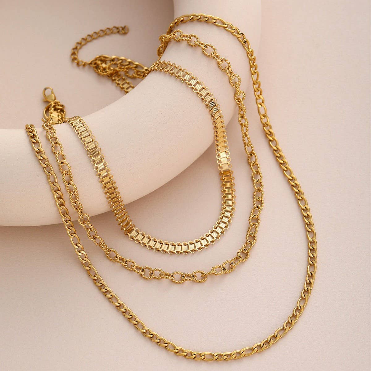 STAINLESS STEEL METAL MULTI-LAYERED CHAIN NECKLACE_CWMM3678