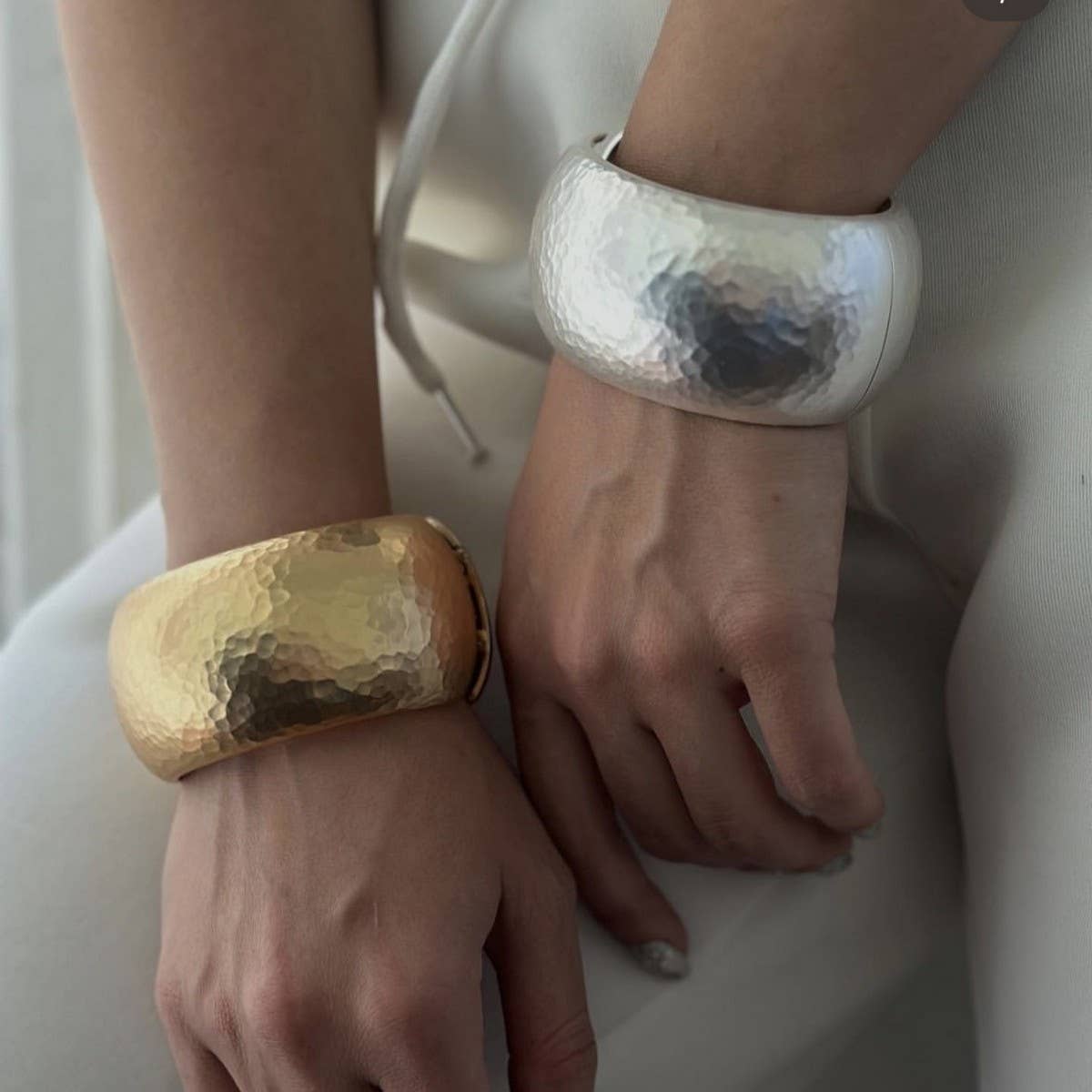 FASHIONABLE DESIGN SPRING BRACELET FOR WOMEN