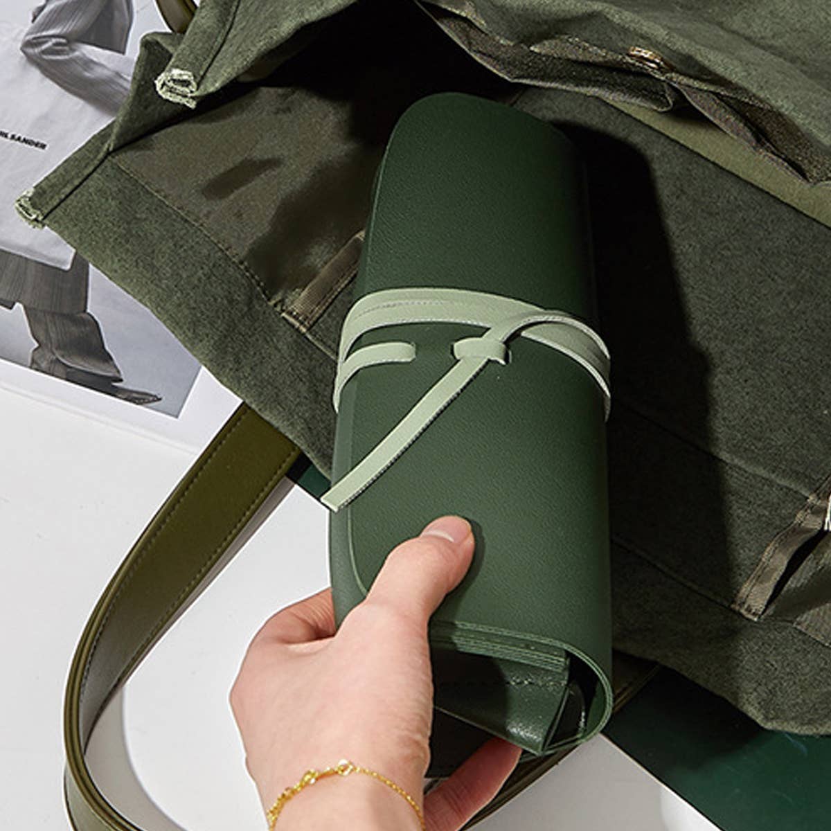 SIMPLE AND PORTABLE EYE SHADOW BRUSH STORAGE BAG_CWAB1833