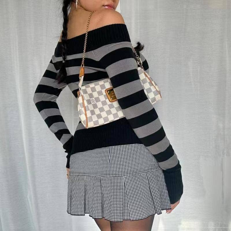 STYLISH SWEATER WITH A LINE NECK AND STRIPES