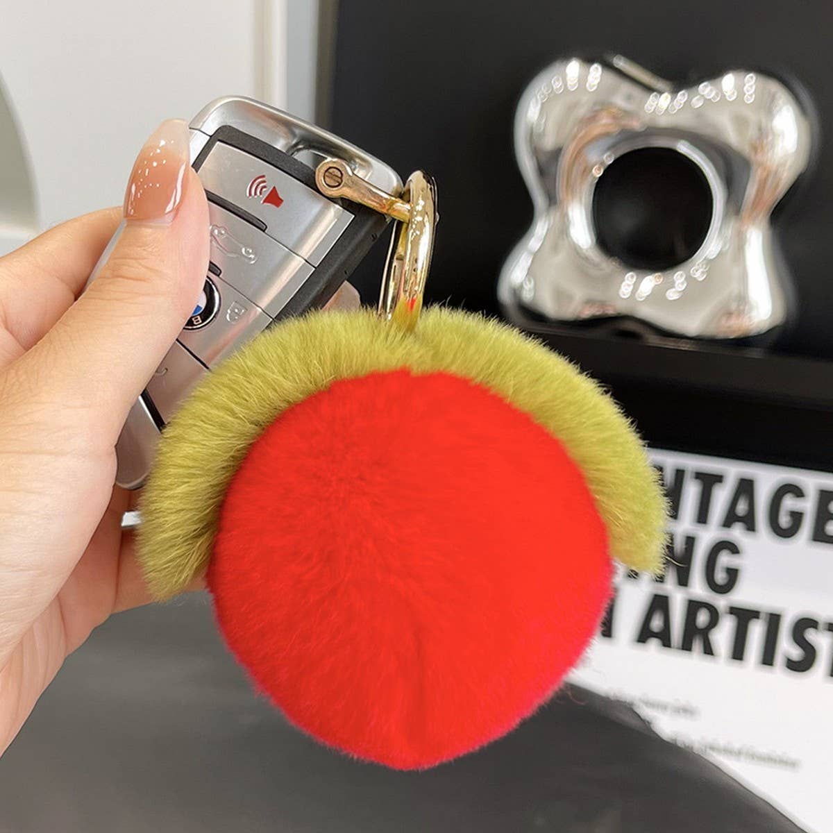 CUTE LITTLE PEACH CAR KEYCHAIN BAG PENDANT GIFT