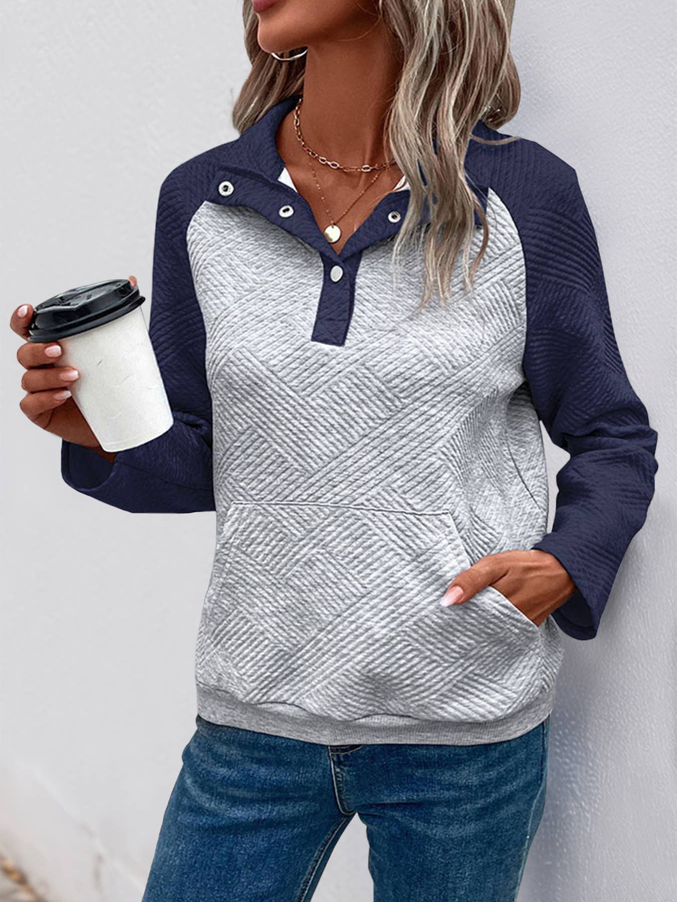 Textured casual V-neck color-blocking sweatshirt