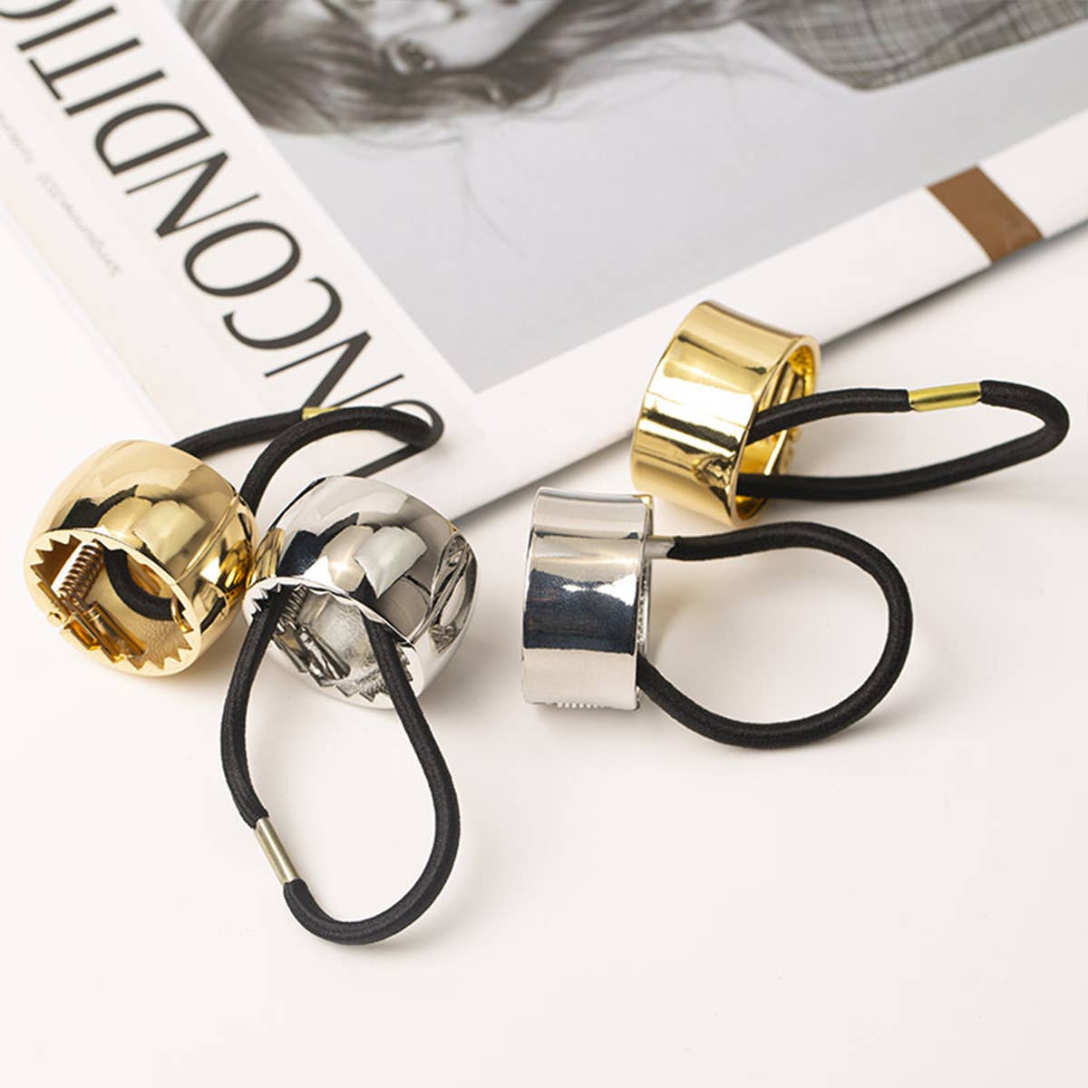 SIMPLE AND STYLISH COMMUTING HAIR SCRUNCHIES