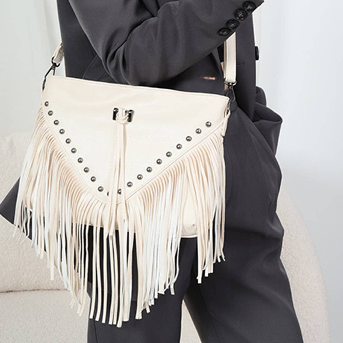 RIVET SOFT LEATHER TASSEL SHOULDER BAG_CWAB0780