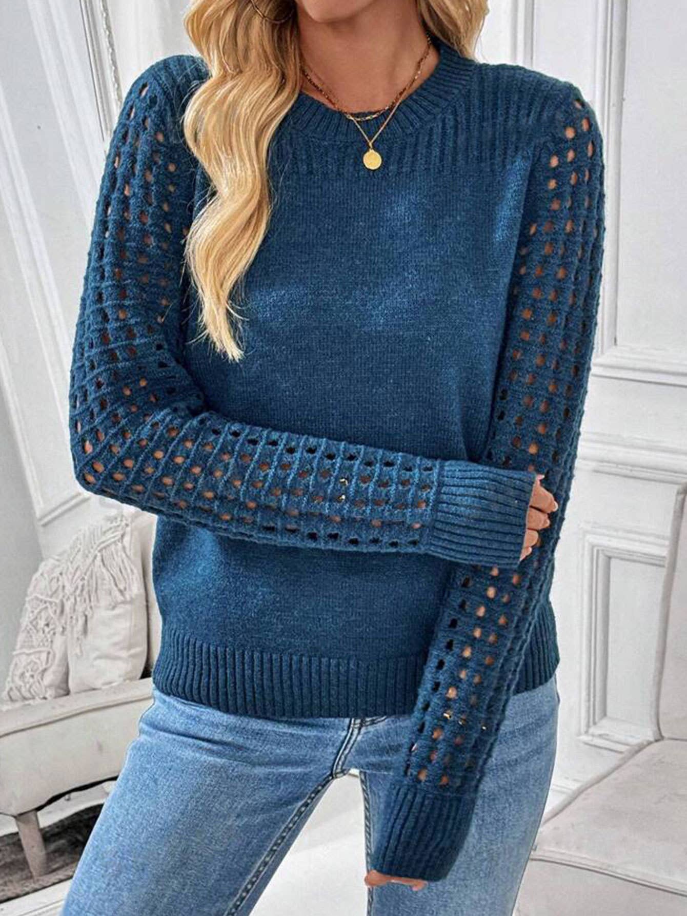 Solid-color cut-out round-neck knitted sweater
