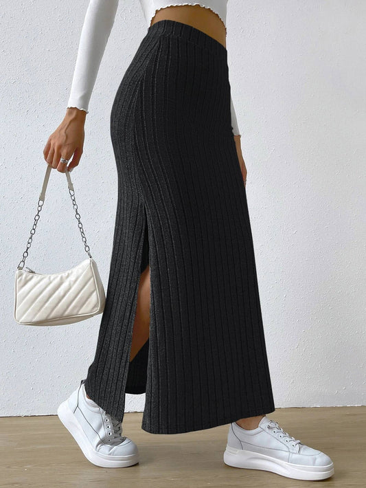 High-waisted side-slit form-fitting skirt