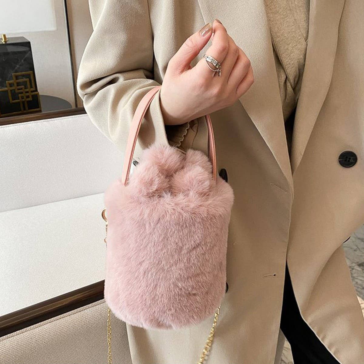 WINTER CROSSBODY DRAWSTRING PLUSH BUCKET BAG_CWAB3954