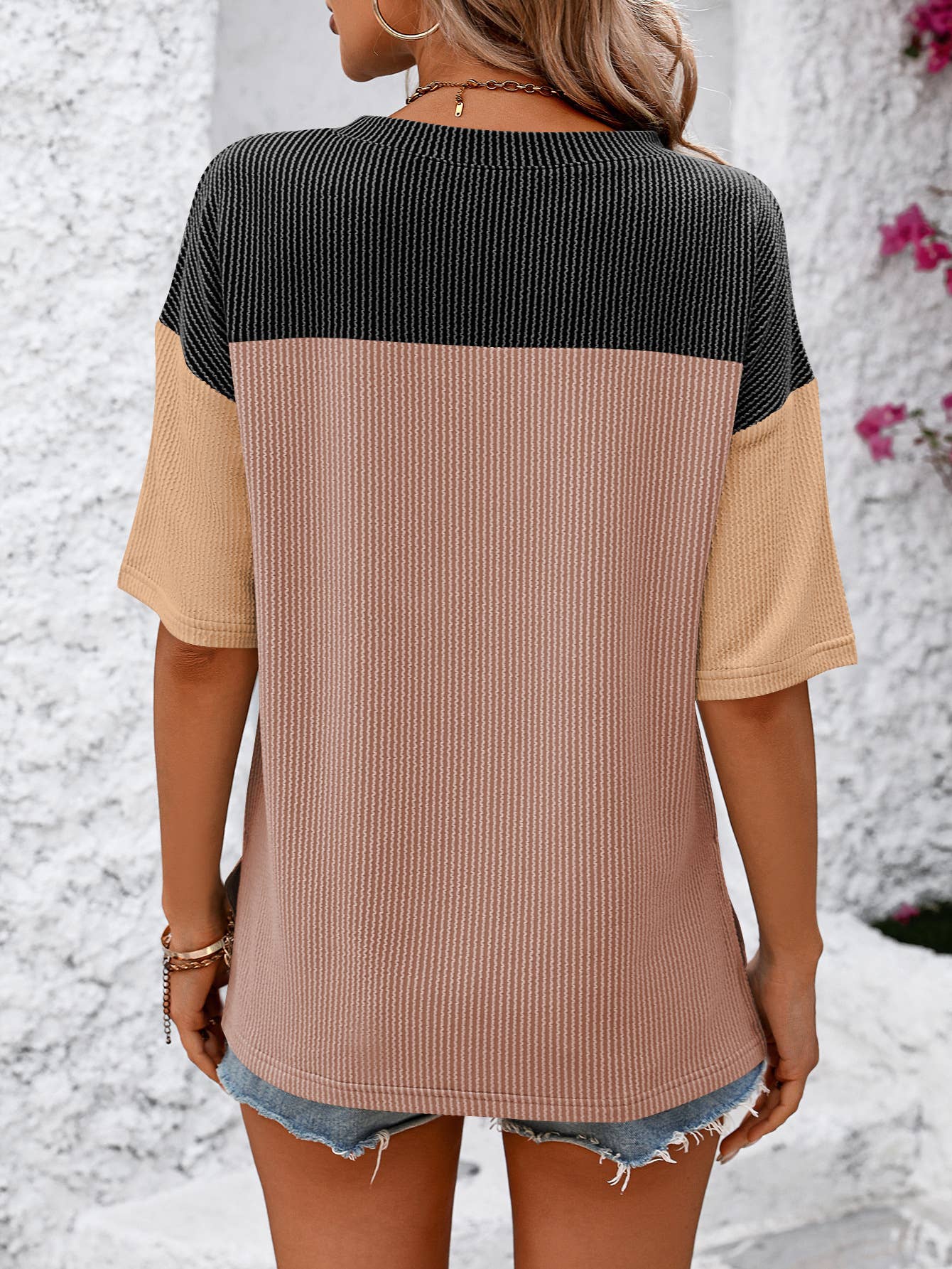ROUND NECK TWIST STRIP COLOR MATCHING T-SHIRT