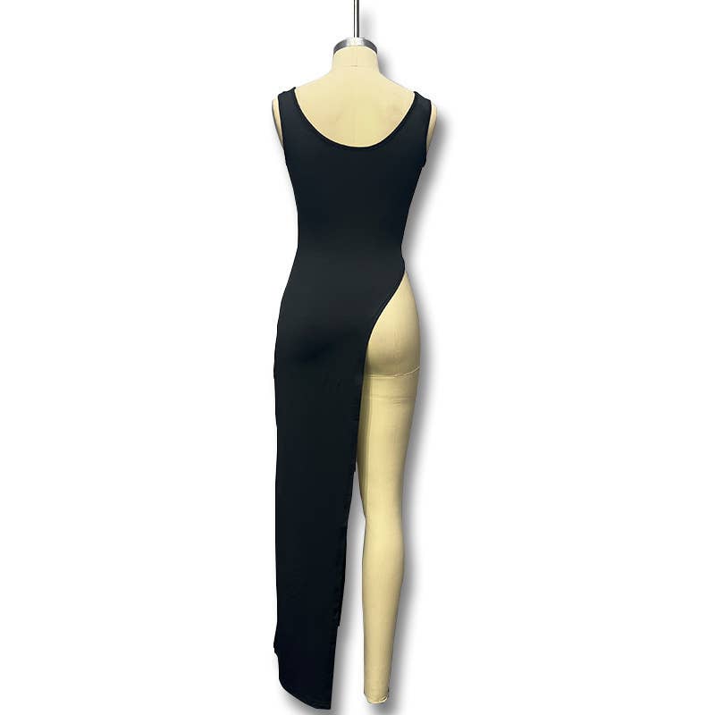 Figure-hugging slit dress with a sense of design