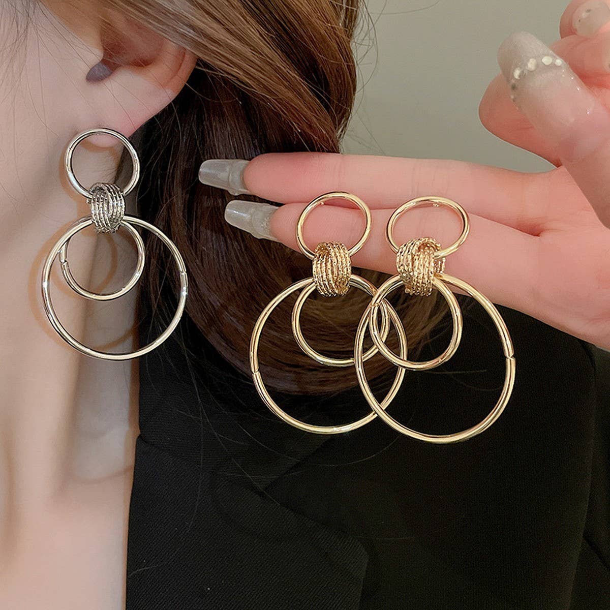 MINIMALIST GLOSSY CIRCULAR COMMUTING EARRINGS