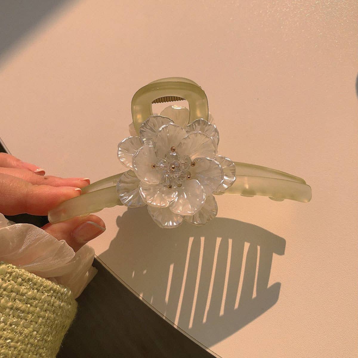 NEW GREEN CAMELLIA SMALL FRESH CLIP