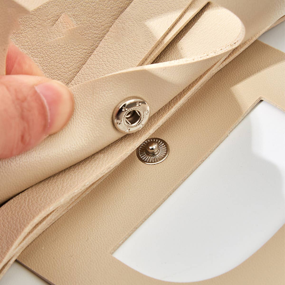 VERSATILE AND PORTABLE WATERPROOF MINI MAKEUP BAG_CWAB1438