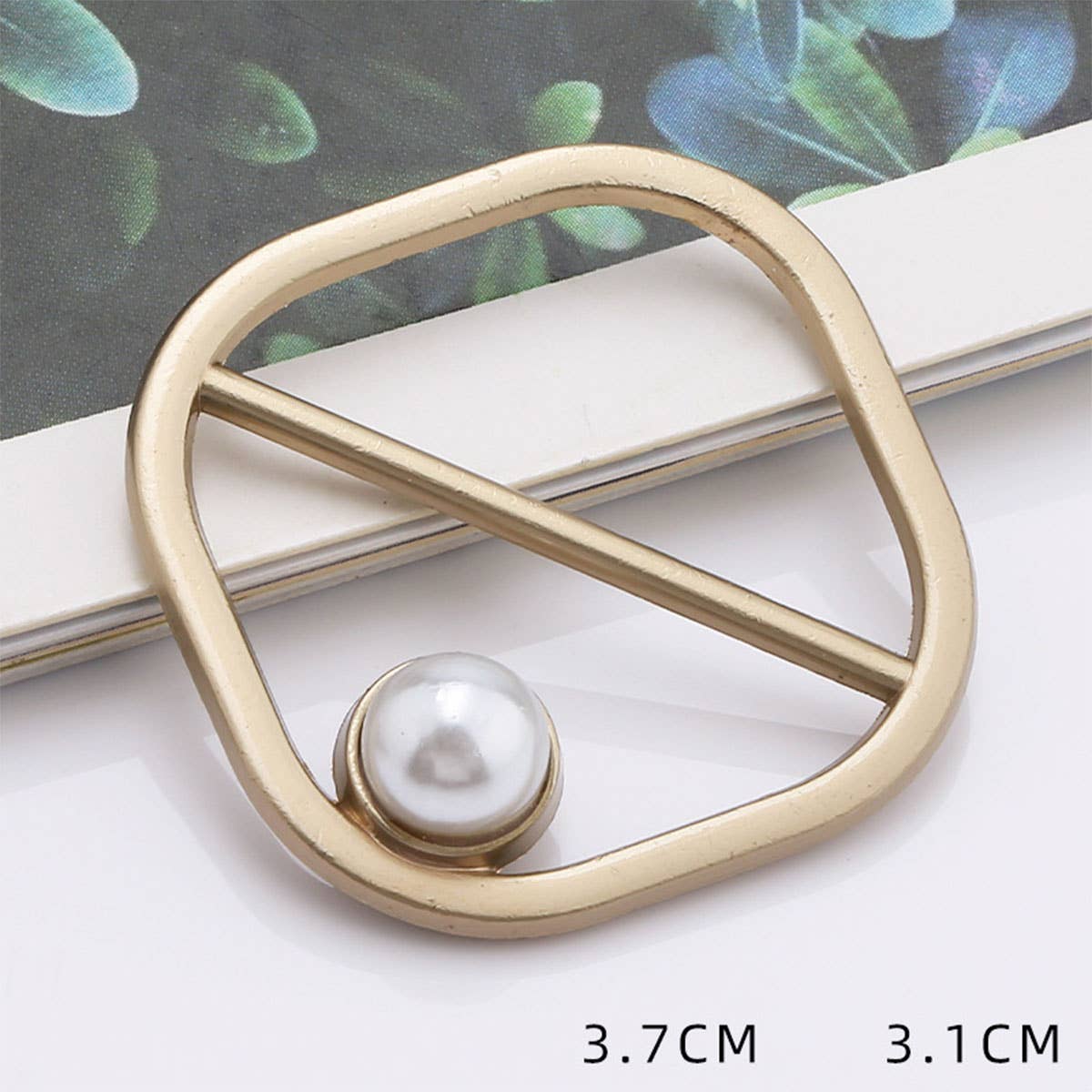 METAL SQUARE WITH PEARLS SCARF RING WITH LUSTERR