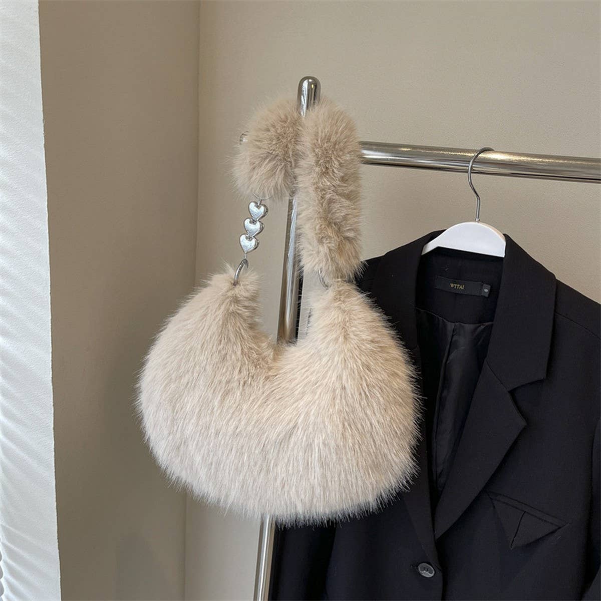 WINTER HANDBAG PLUSH SHOULDER DUMPLING BAG_CWAB3970