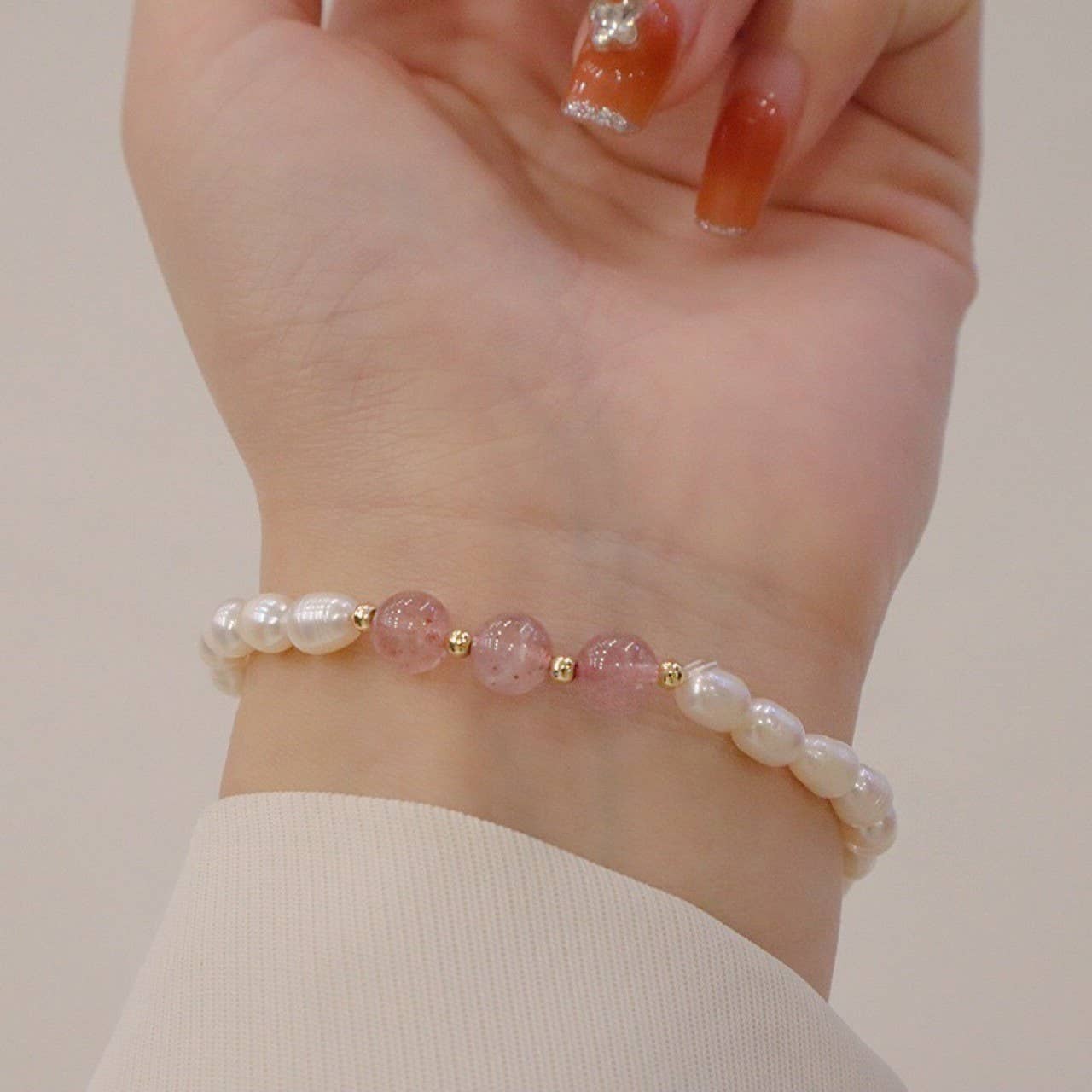 Freshwater pearl bracelet made of broken silver