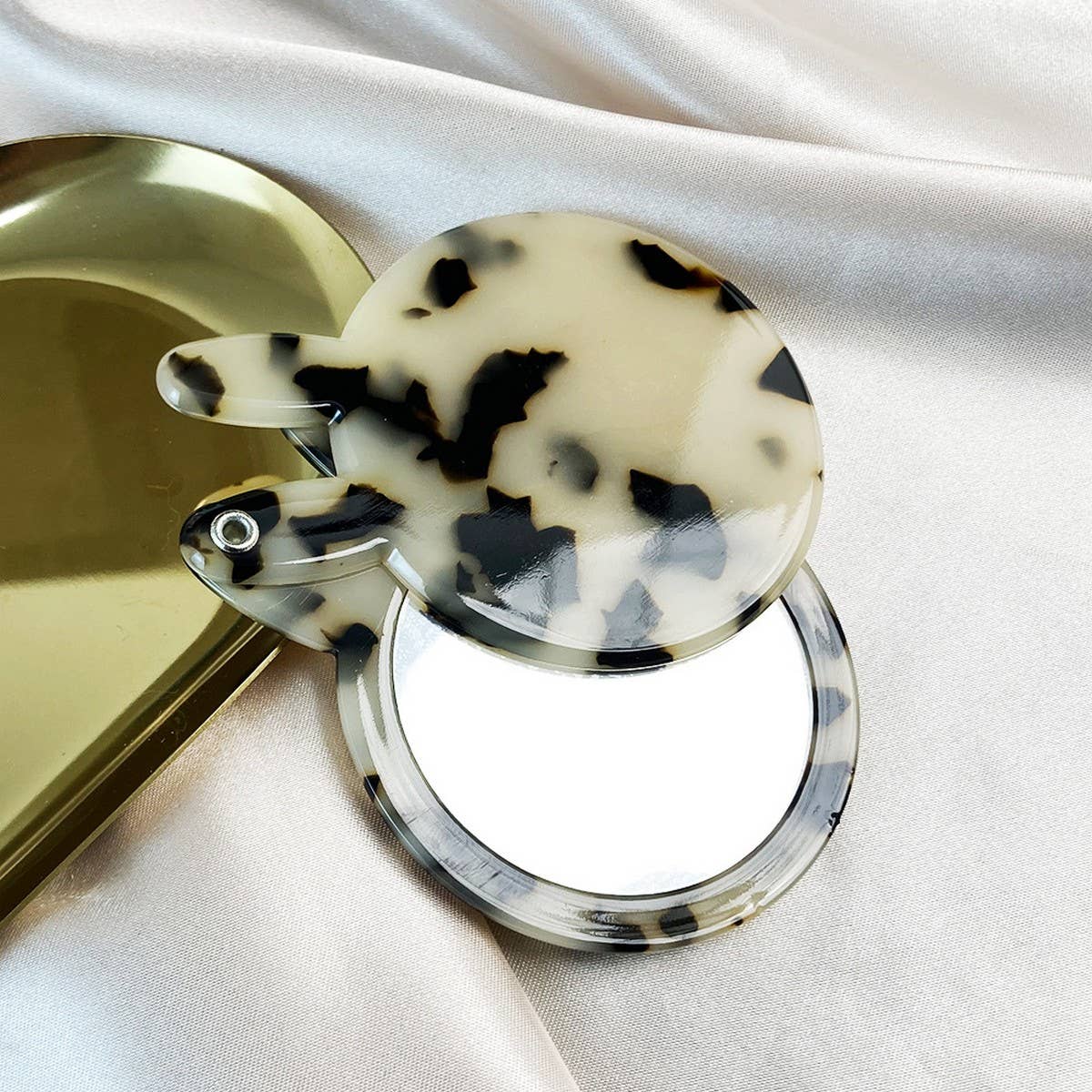Multicolor Acetate Rabbit Shaped Makeup Mirror