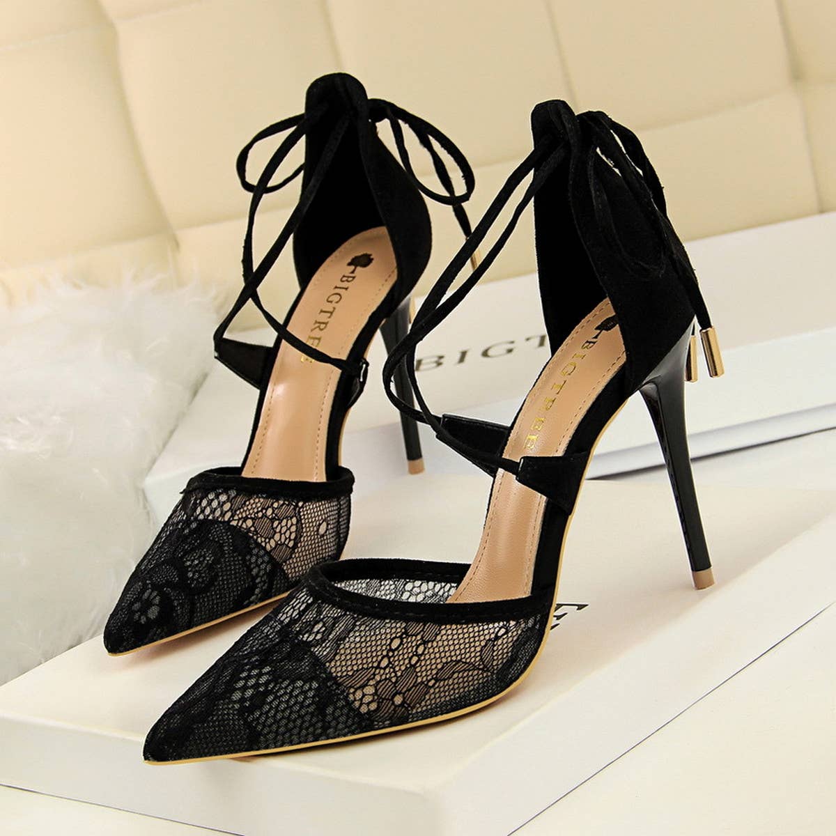 POINTED MESH LACE CROSS-STRAP PUMPS_CWSHH0081