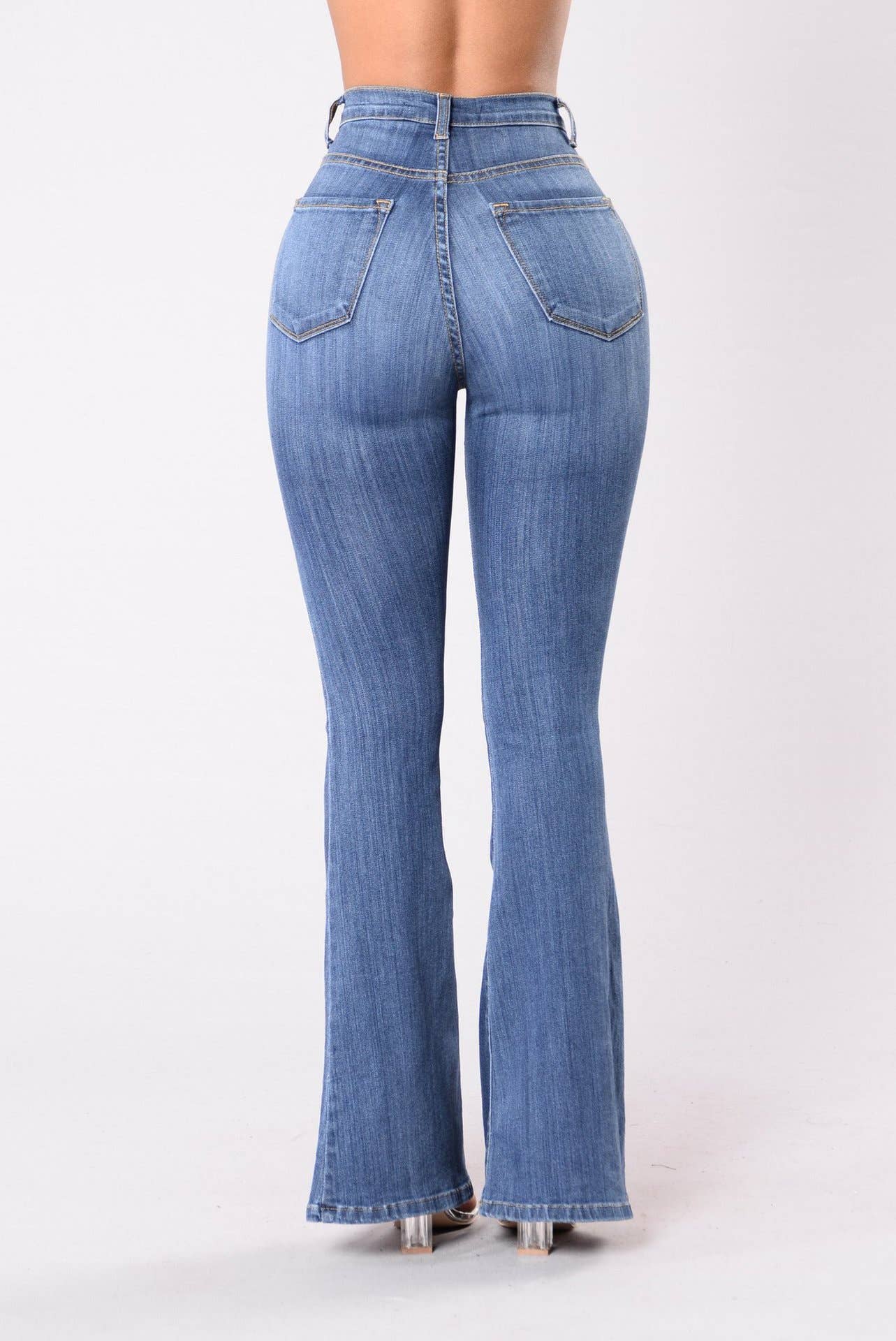 Fitting high-waisted,curvaceous flared jeans