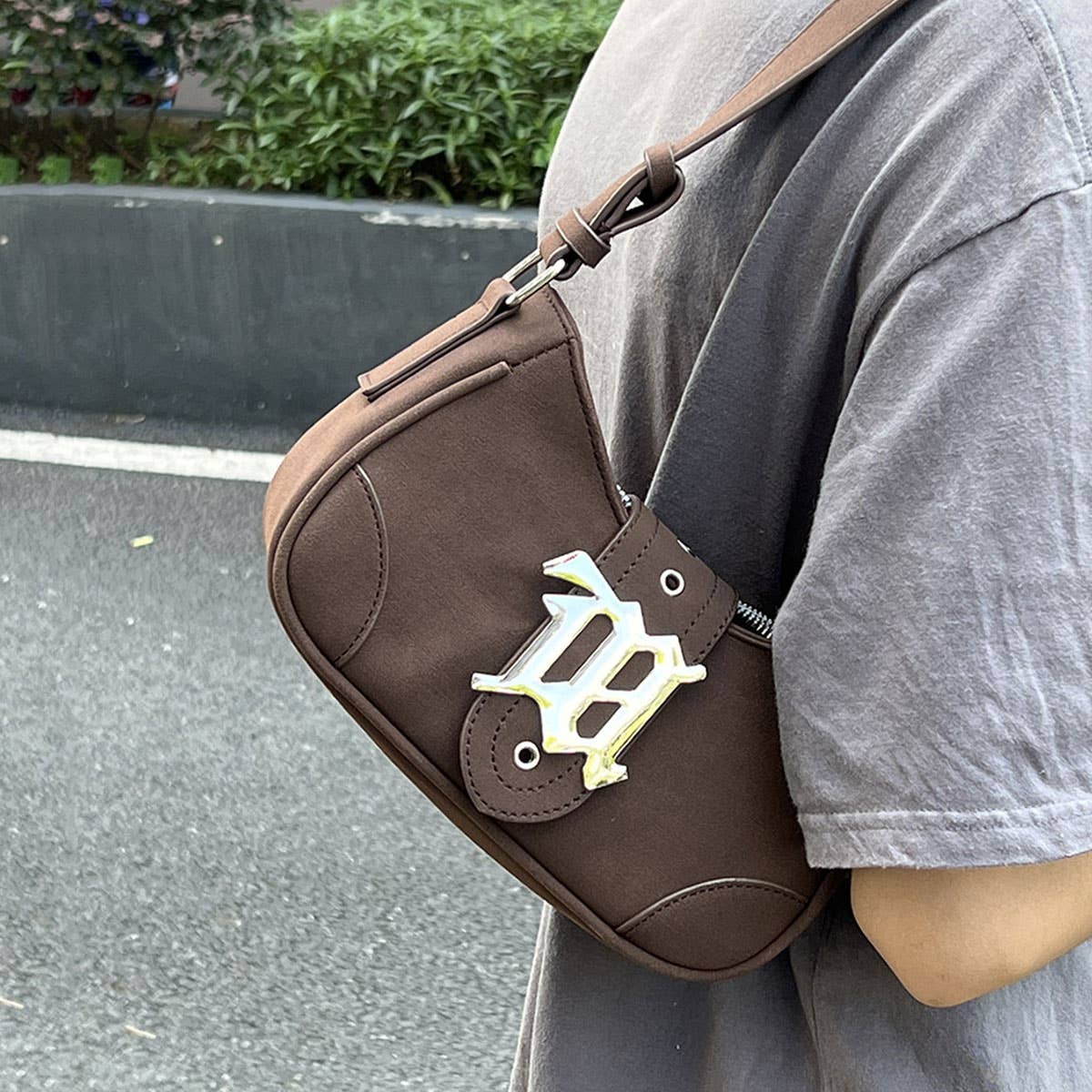 RETRO UNDERARM PORTABLE MESSENGER BAG_CWAB0968