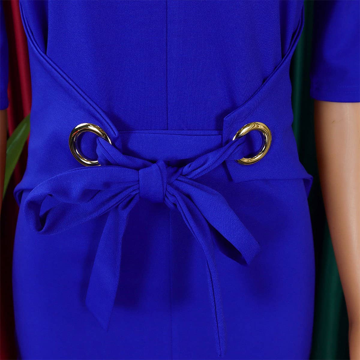 V-NECK SOLID COLOR HIP-HUGGING ELEGANT DRESS