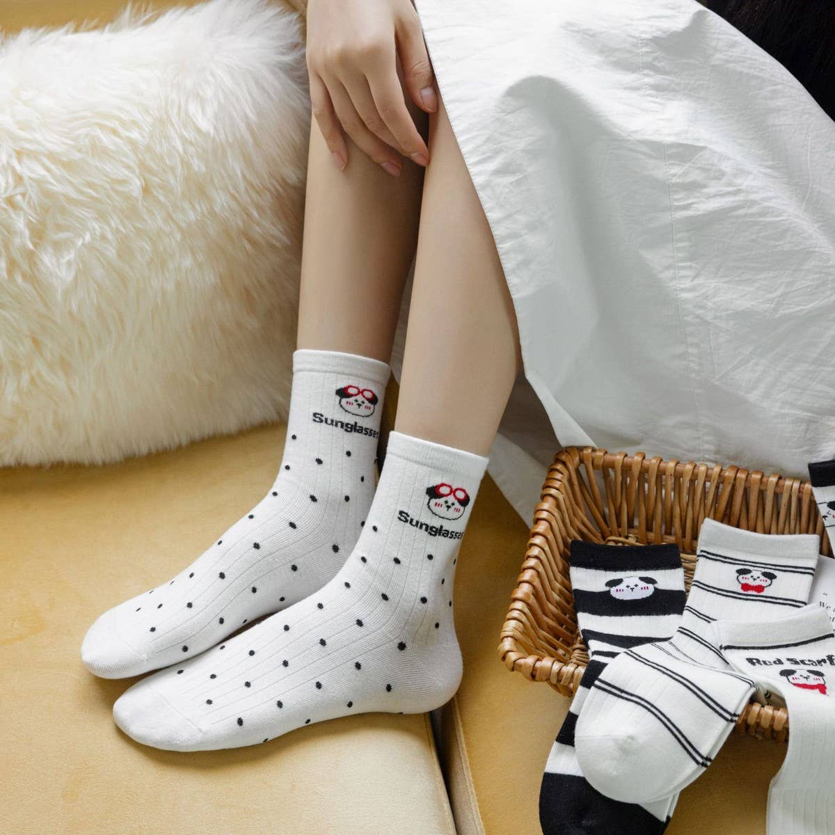 WOMEN'S BONELESS POLKA DOT STRIPED MID-CALF SOCKS