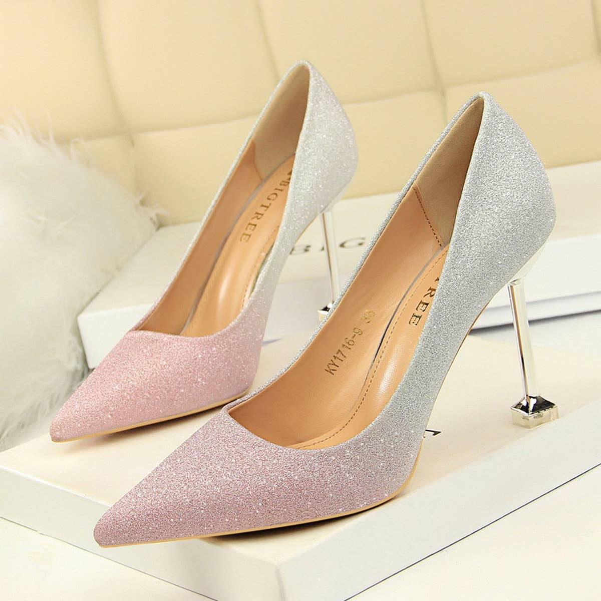 MATCHING SHALLOW MOUTH POINTED TOE HIGH HEELS