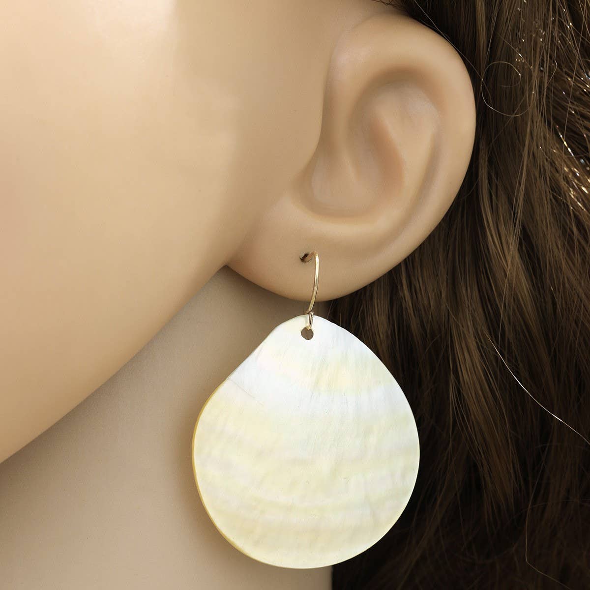 NATURAL YELLOW SHELL TEARDROP-SHAPED EARRINGS