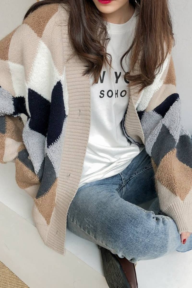 CWOCAL2179_KNITTED DIAMOND BUTTON LONG SLEEVE CARDIGAN