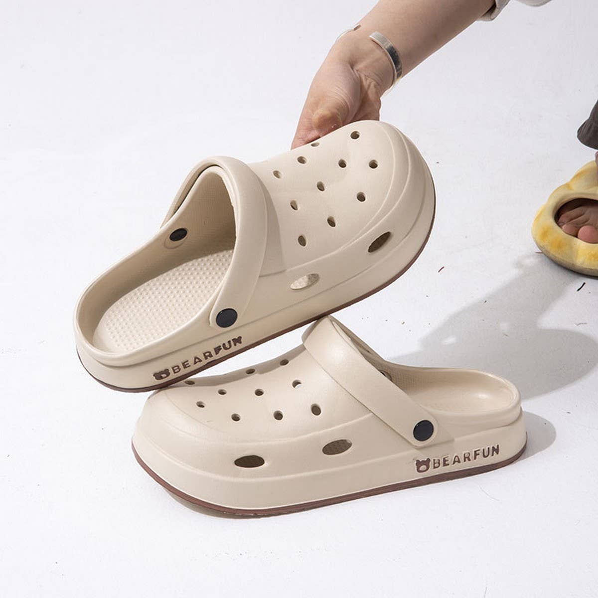 2024 NEW ANTI-SLIP TWO-WAY HOLE SANDALS_CWSHS0813