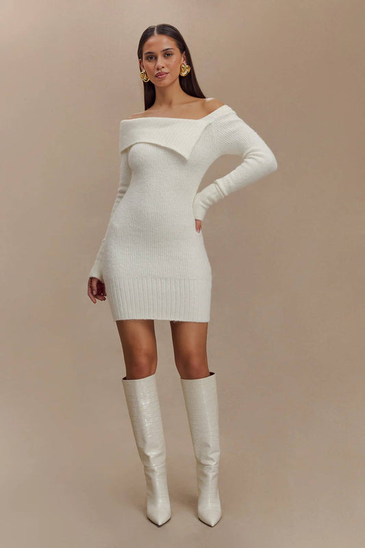 LONG-SLEEVED LINE-NECK KNIT TIGHT SHORT DRESS