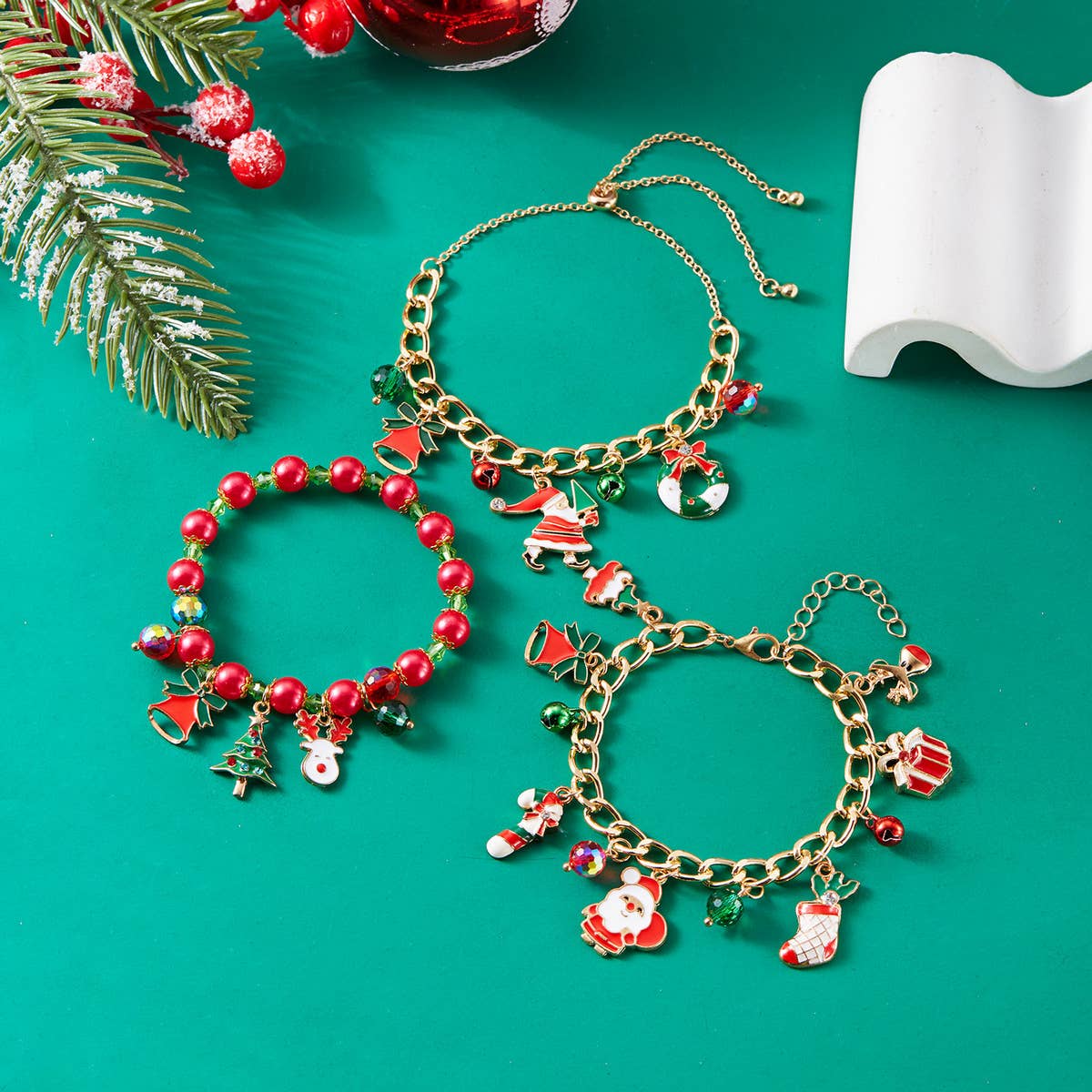 CHRISTMAS BELL WREATH PULL-OUT BRACELET