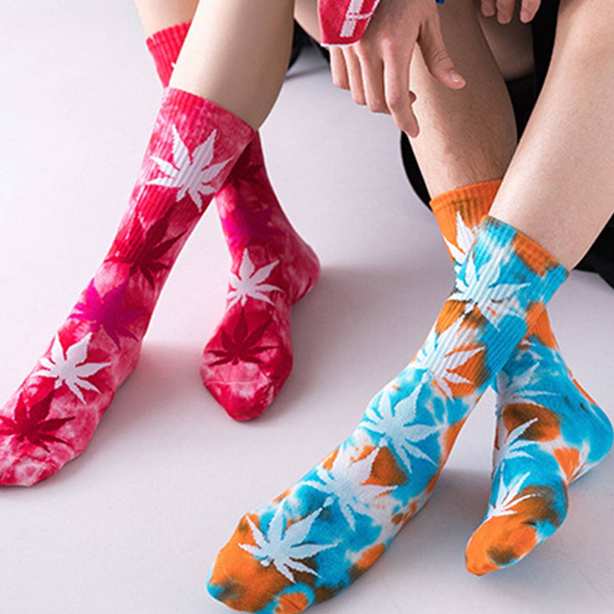 TIE-DYED MAPLE LEAF PATTERN SOCKS