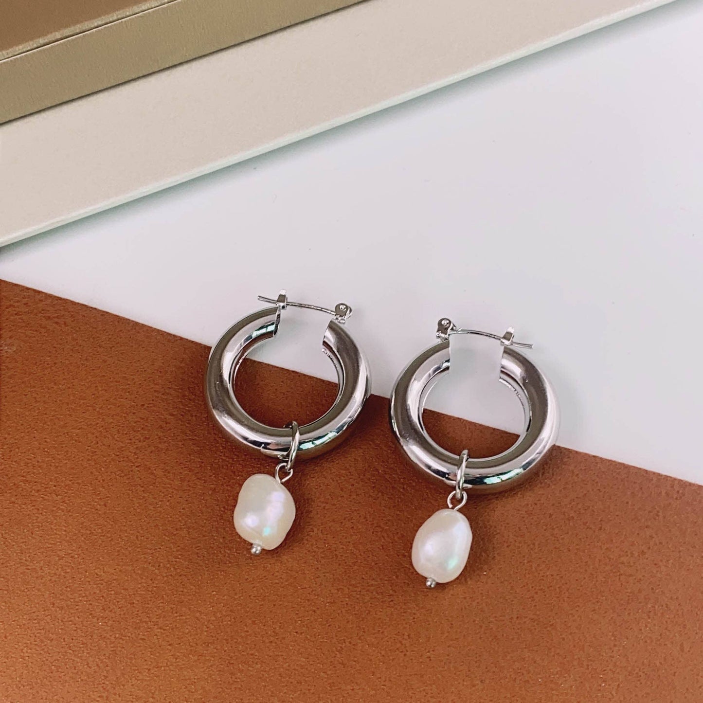 Simple versatile and retro-styled pearl earrings