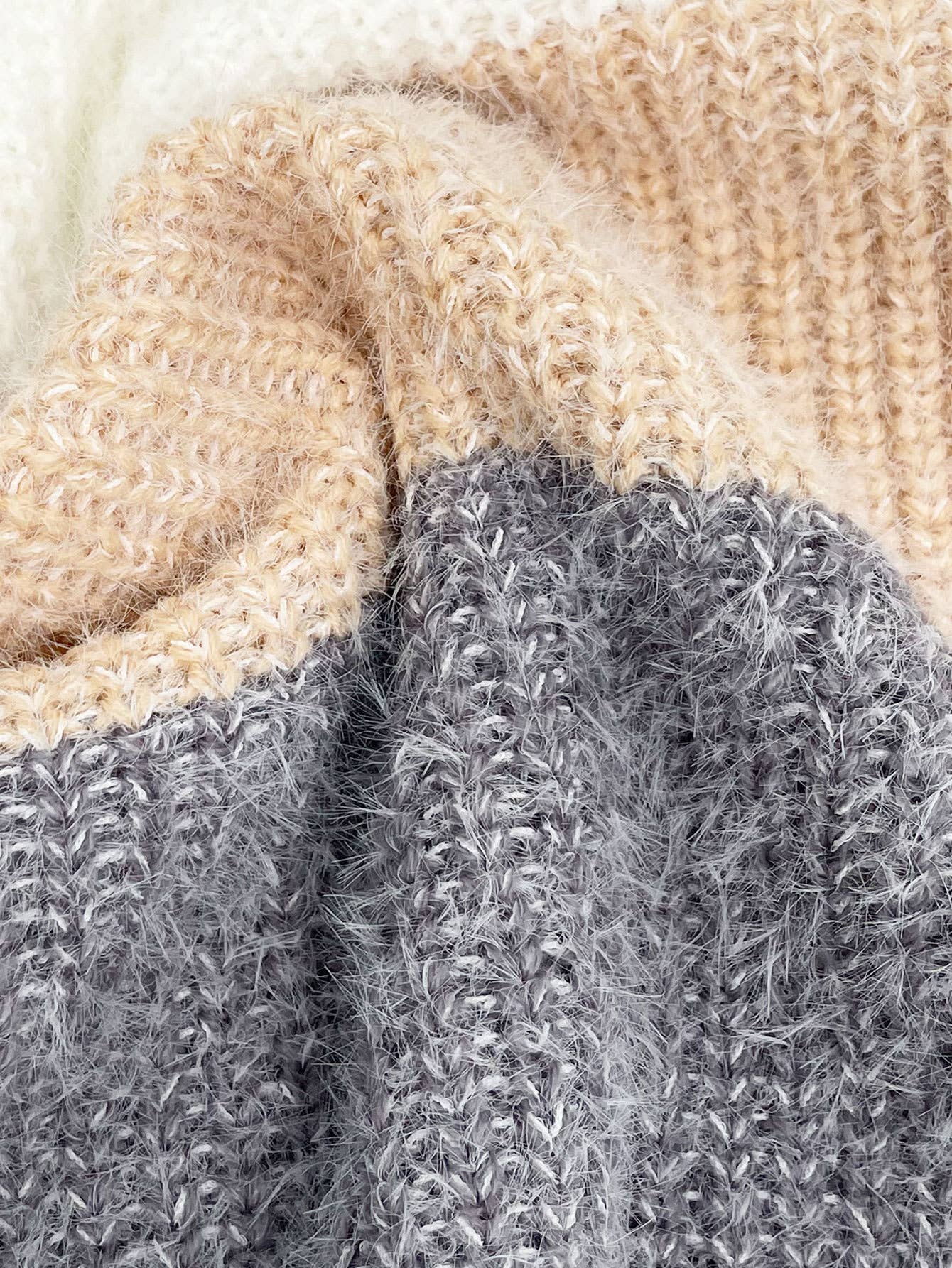 Round-neck long-sleeved knitted dress