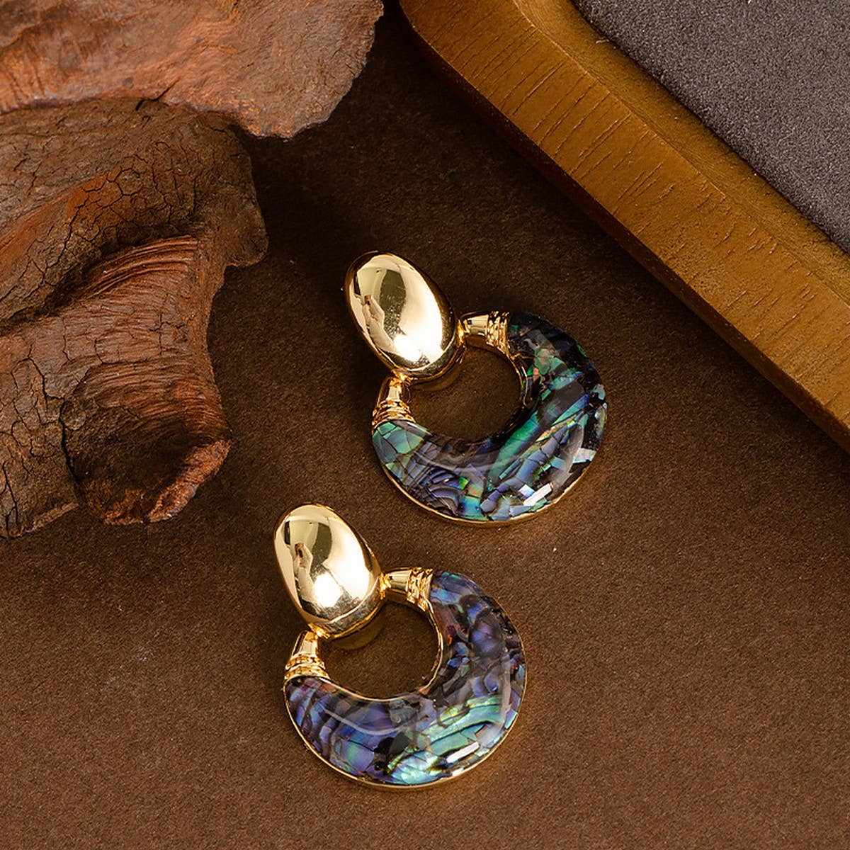 VINTAGE NATURAL OVAL BLACK SHELL EARRINGS