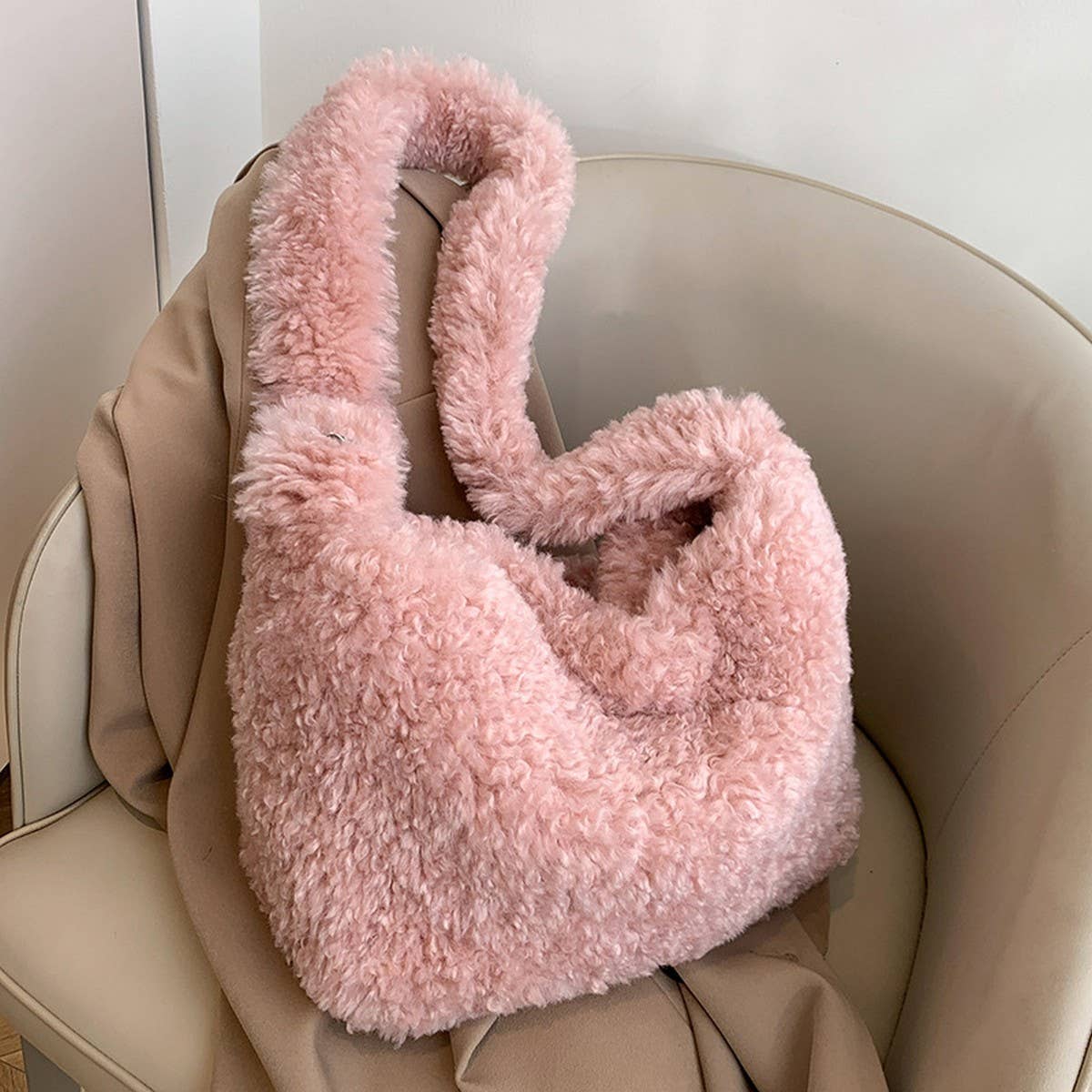 WINTER IMITATION LAMBSWOOL SHOULDER PLUSH BAG_CWAB4010