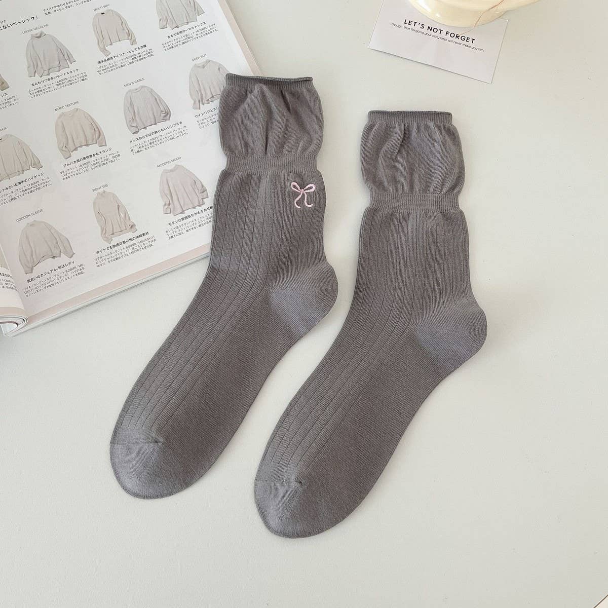 WOMEN'S VERSATILE EMBROIDERED BOW BONELESS SOCKS