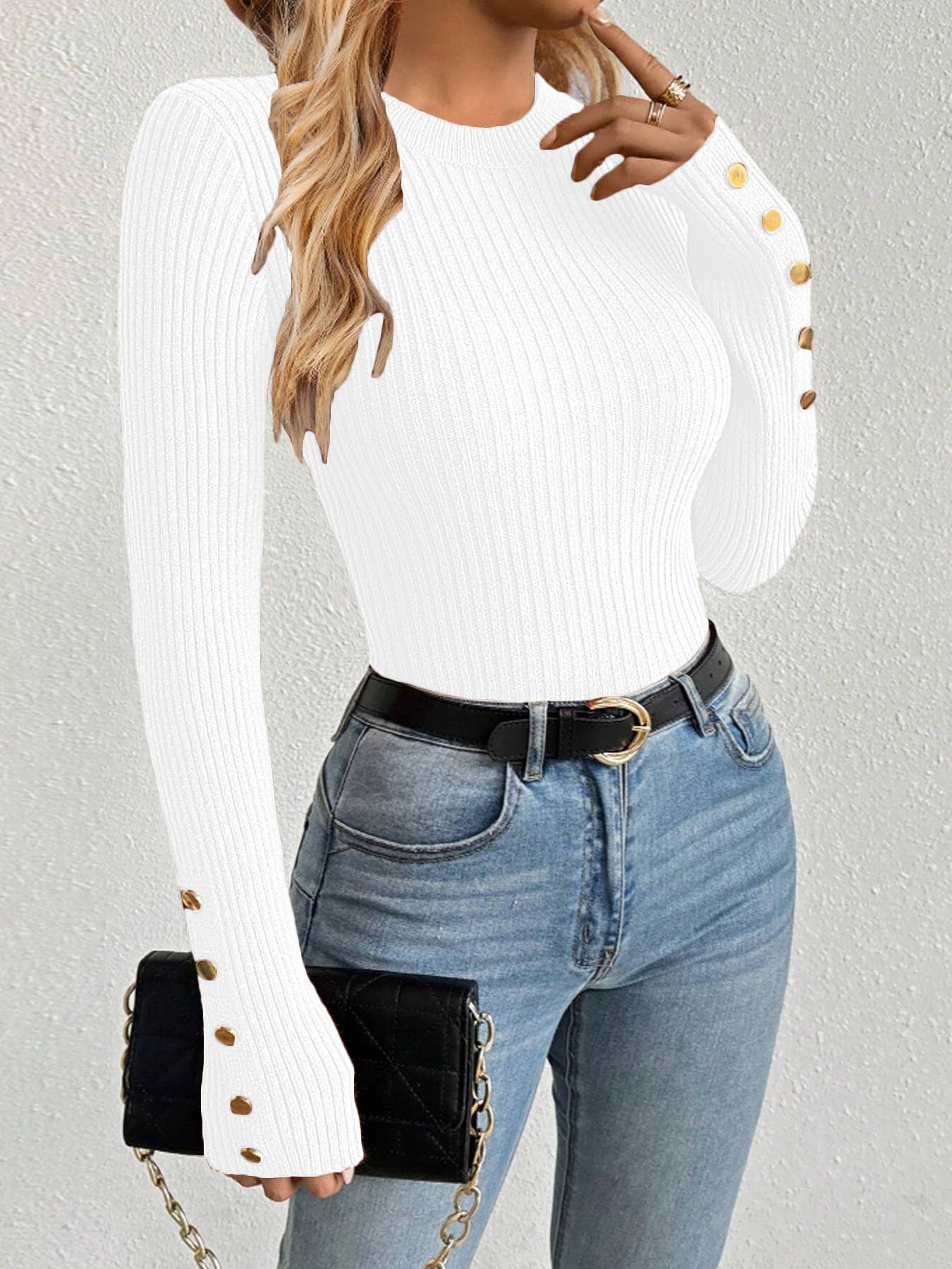 Round-neck solid-color metal buckle knitted top
