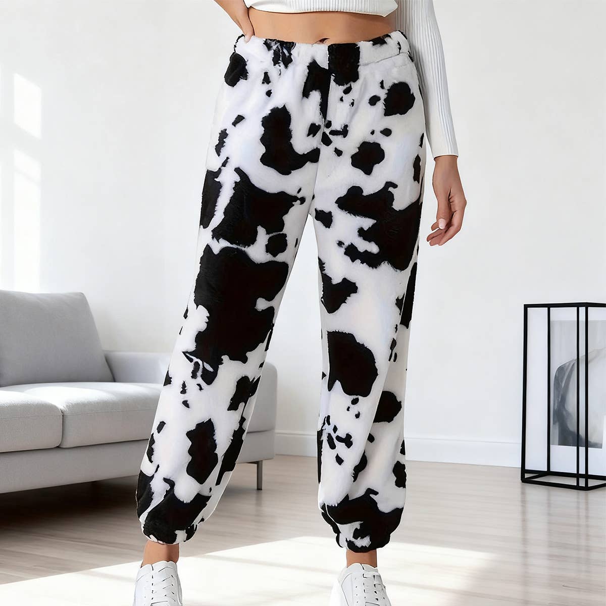 Loose and casual plush trousers with cow prints