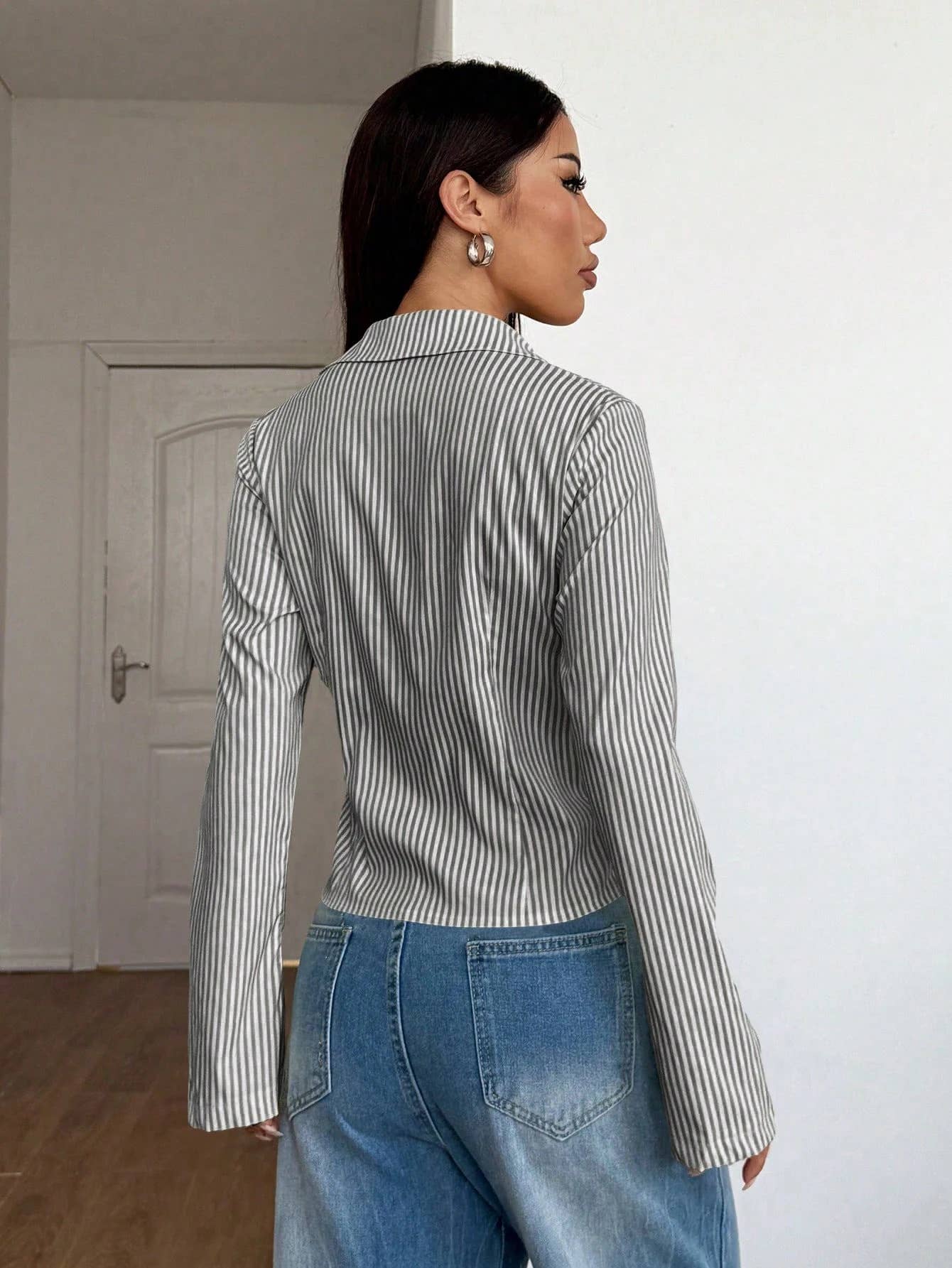 Fashionable V-neck striped long-sleeved shirt