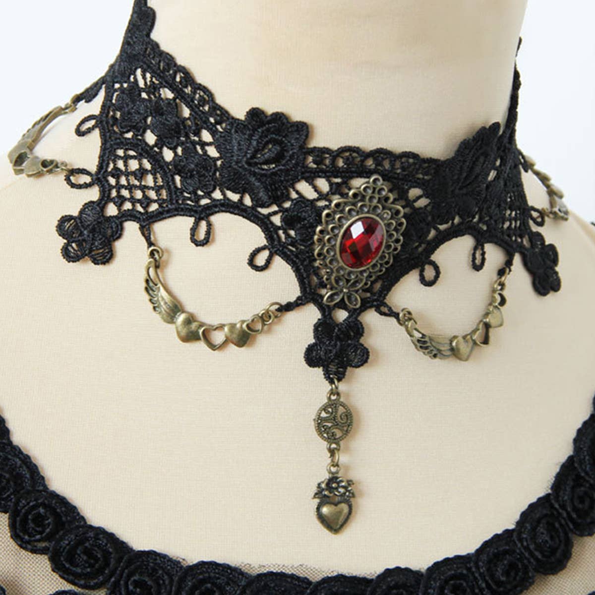 HALLOWEEN RETRO LOVE CRYSTAL LACE SHORT NECKLACE