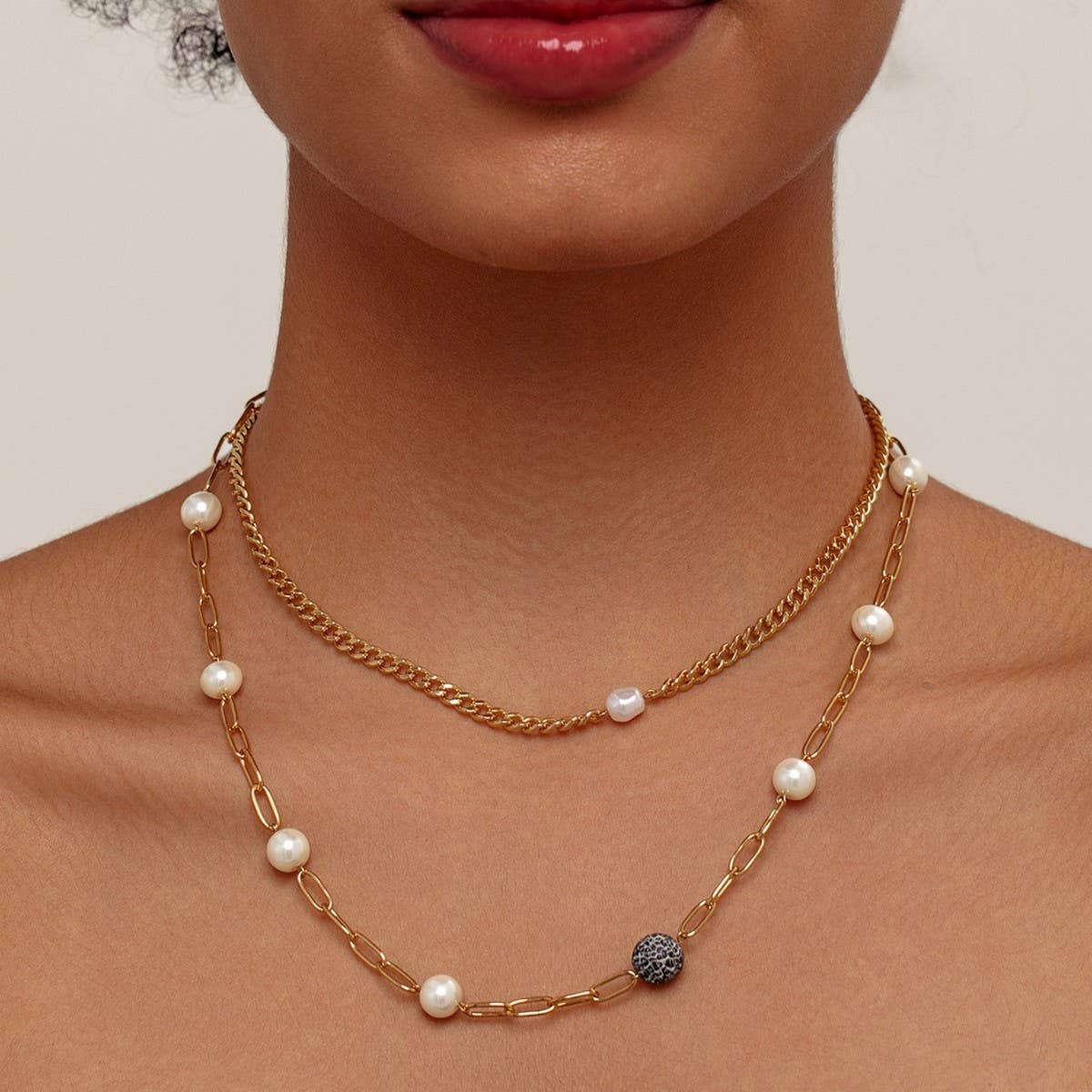 PEARL PENDANT CHAIN LAYERED NECKLACE_CWMM3627